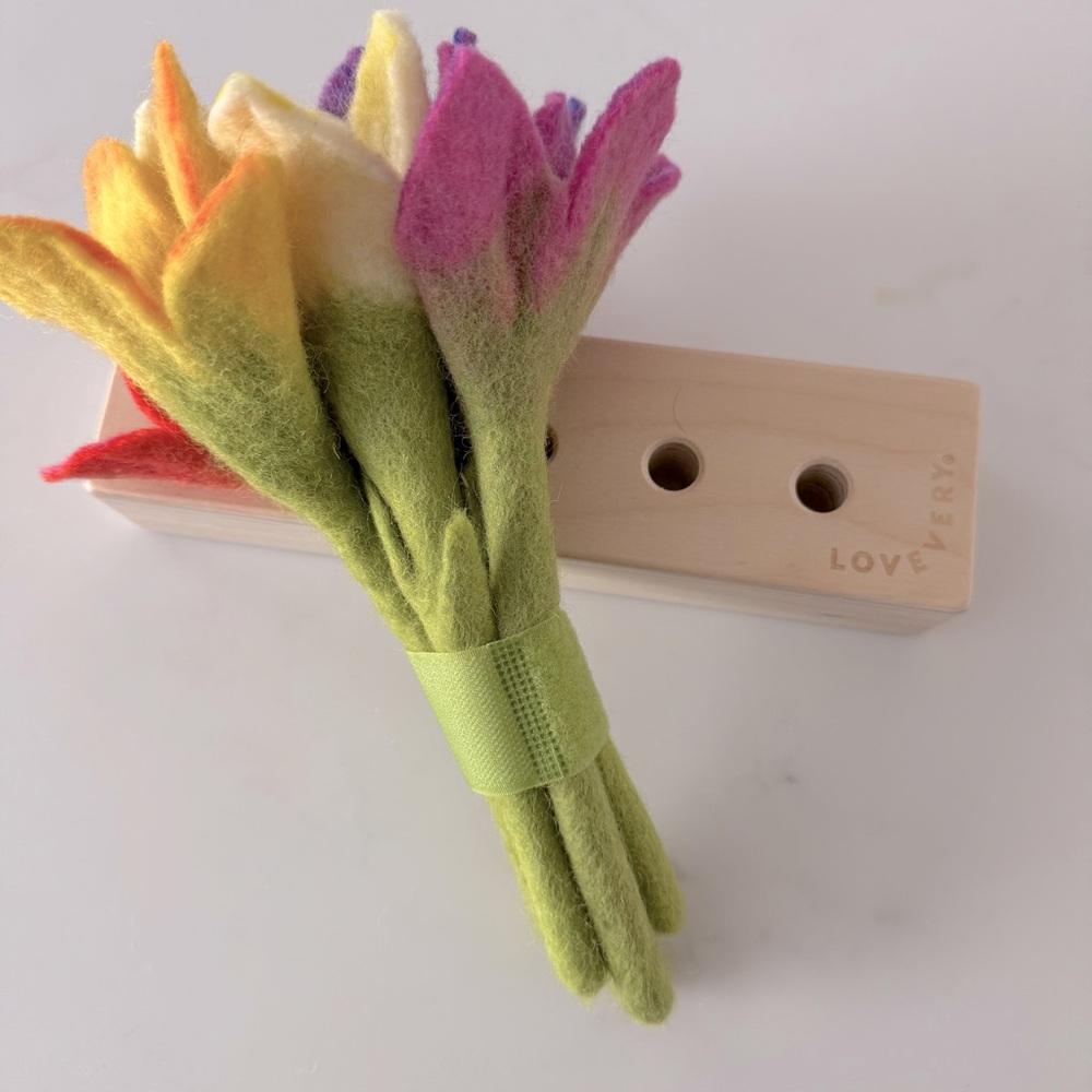 LOVEVERY Felt Flower Set from The Helper Playkit